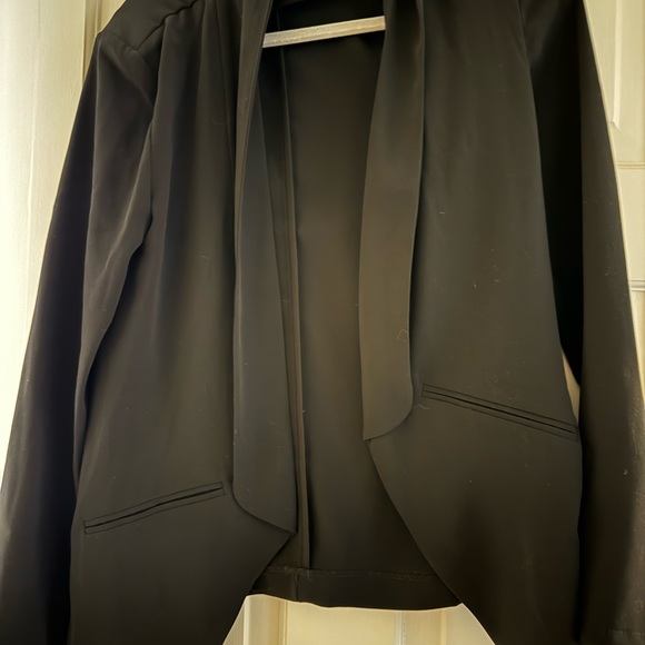Lulu's Classic Black Women's Blazer - Picture 1 of 3